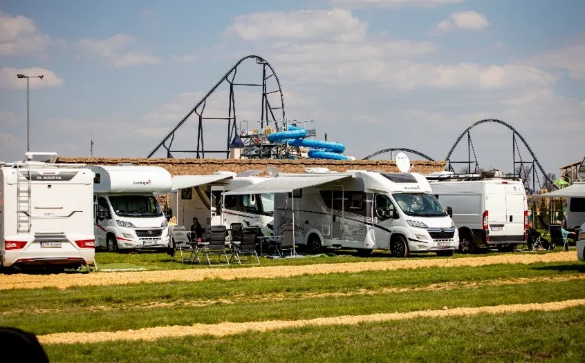 znamy-date-otwarcia-pola-campingowego-w-energylandii-route-44-juz-od-30-kwietnia-38463852.jpg