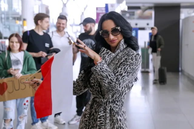 Justyna Steczkowska poleciała już na Eurowizję. Na lotnisku powiedziała ważne słowa