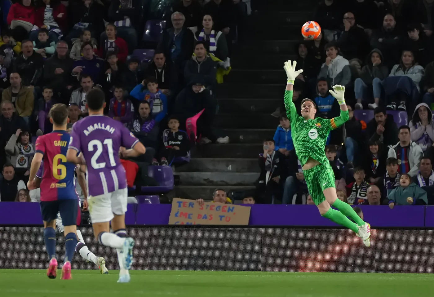 Flick posadził Szczęsnego na ławce rezerwowych. Barcelona czeka na odpowiedź Realu