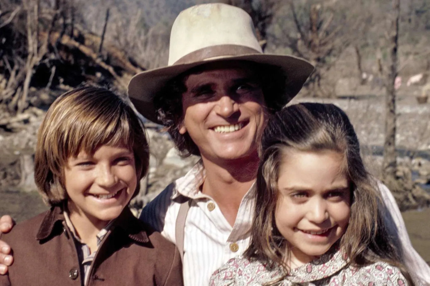 Jason Bateman, Michael Landon i Missy Francis w oryginalnym serialu "Domek na prerii"