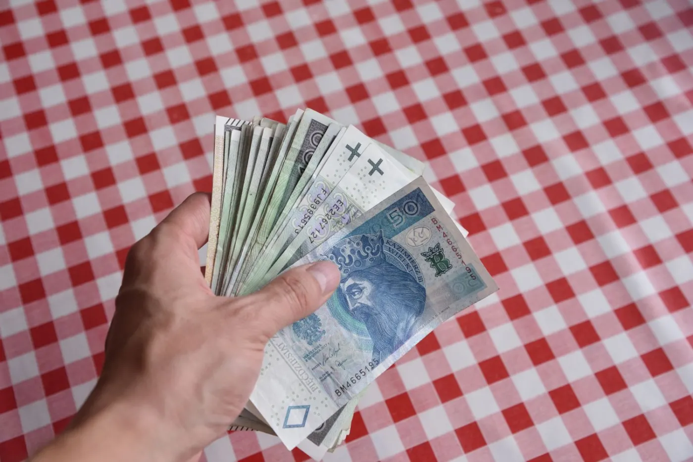 Nie wszyscy dostaną pełną kwotę trzynastej emerytury. W niektórych przypadkach świadczenie zostanie podzielone