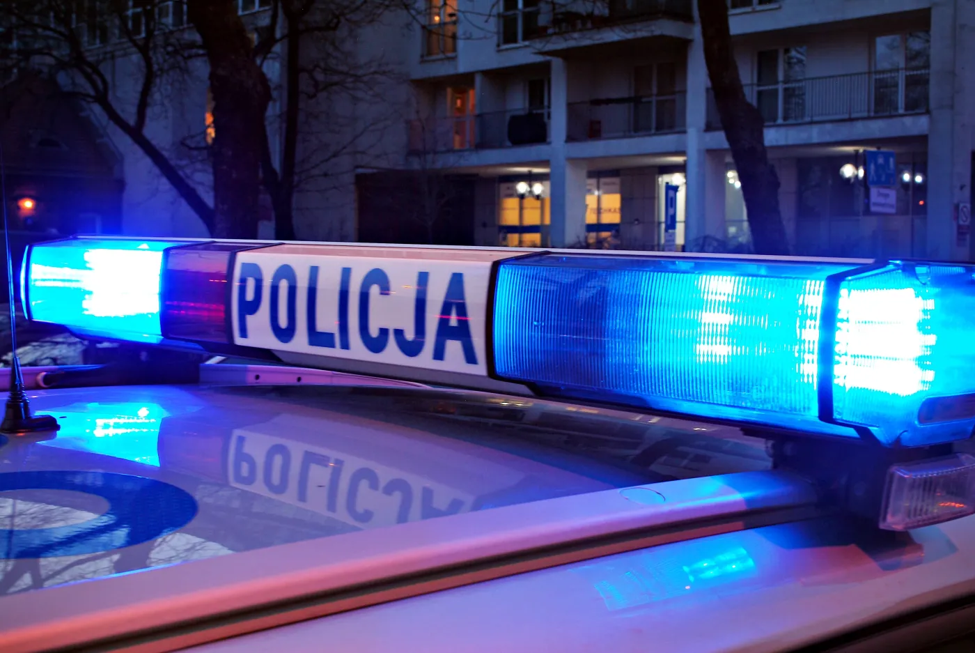 Nożownik zaatakował w centrum miasta. 17-latek ciężko ranny, trwa obława