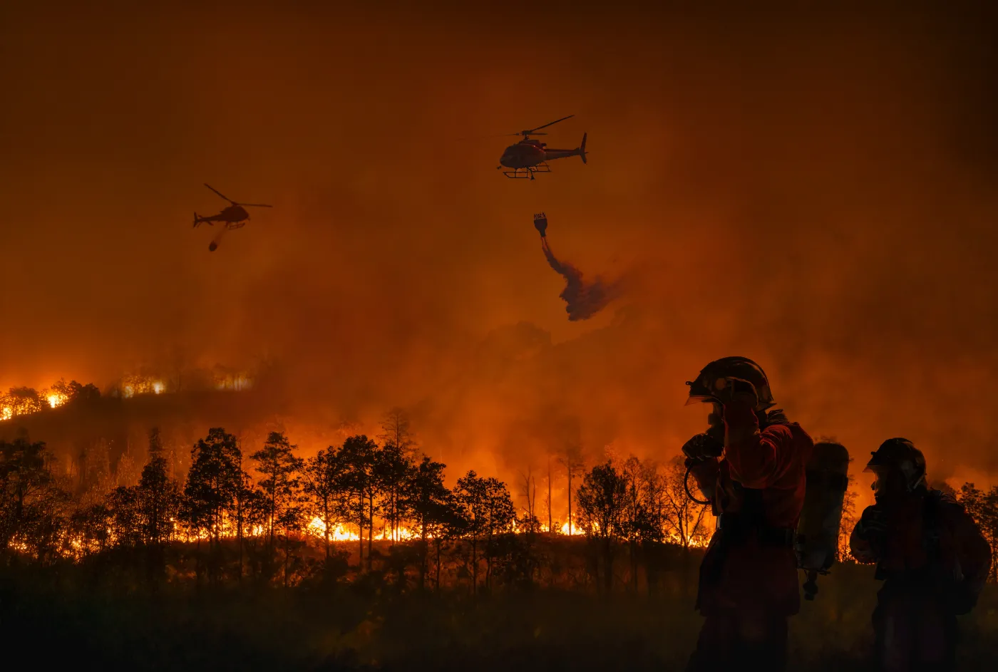 Fire,Fighting,Helicopter,Carry,Water,Bucket,To,Extinguish,The,Forest