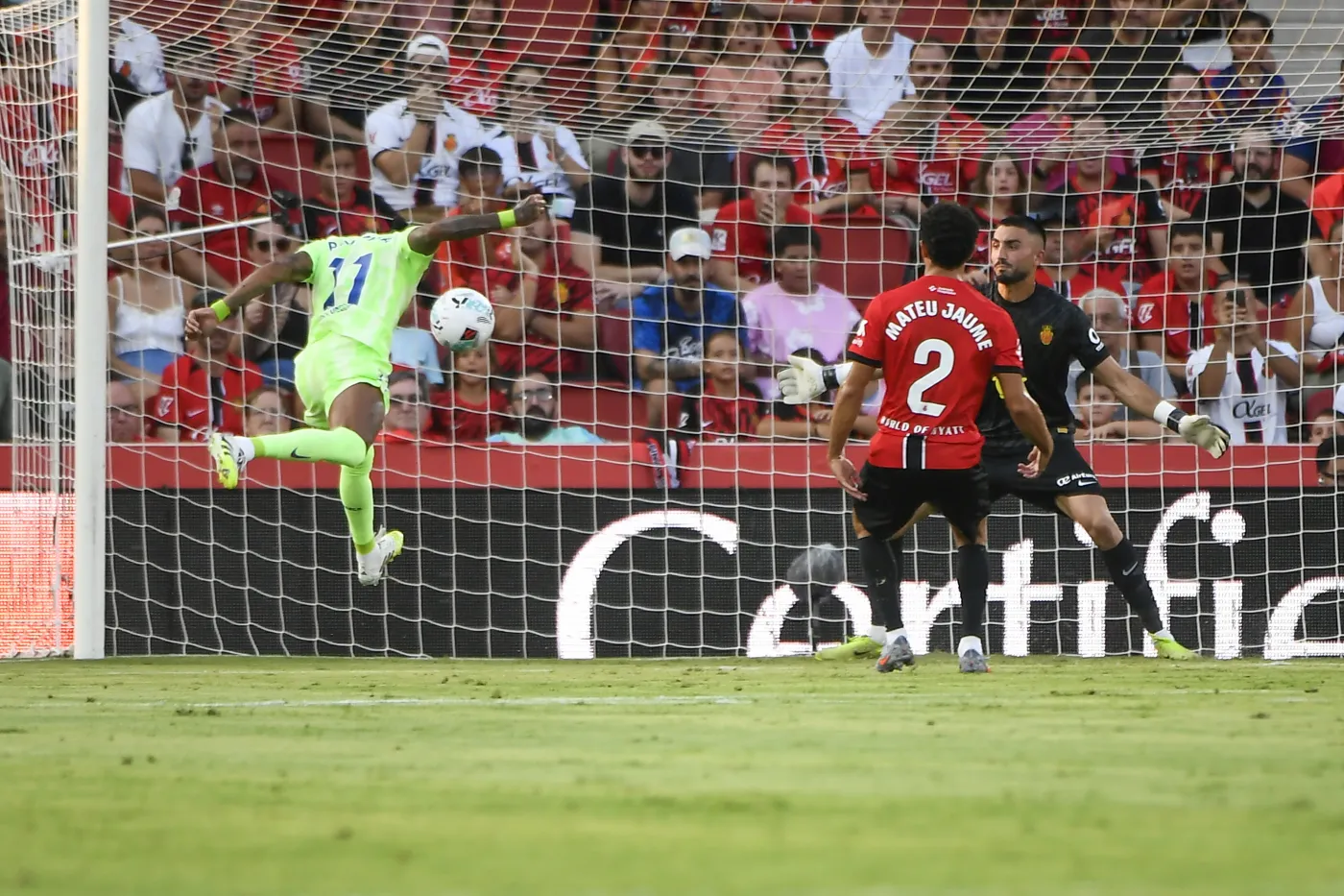 Trzy gole i dwie czerwone kartki w meczu Barcelony. Lewandowski i Szczęsny nie grali