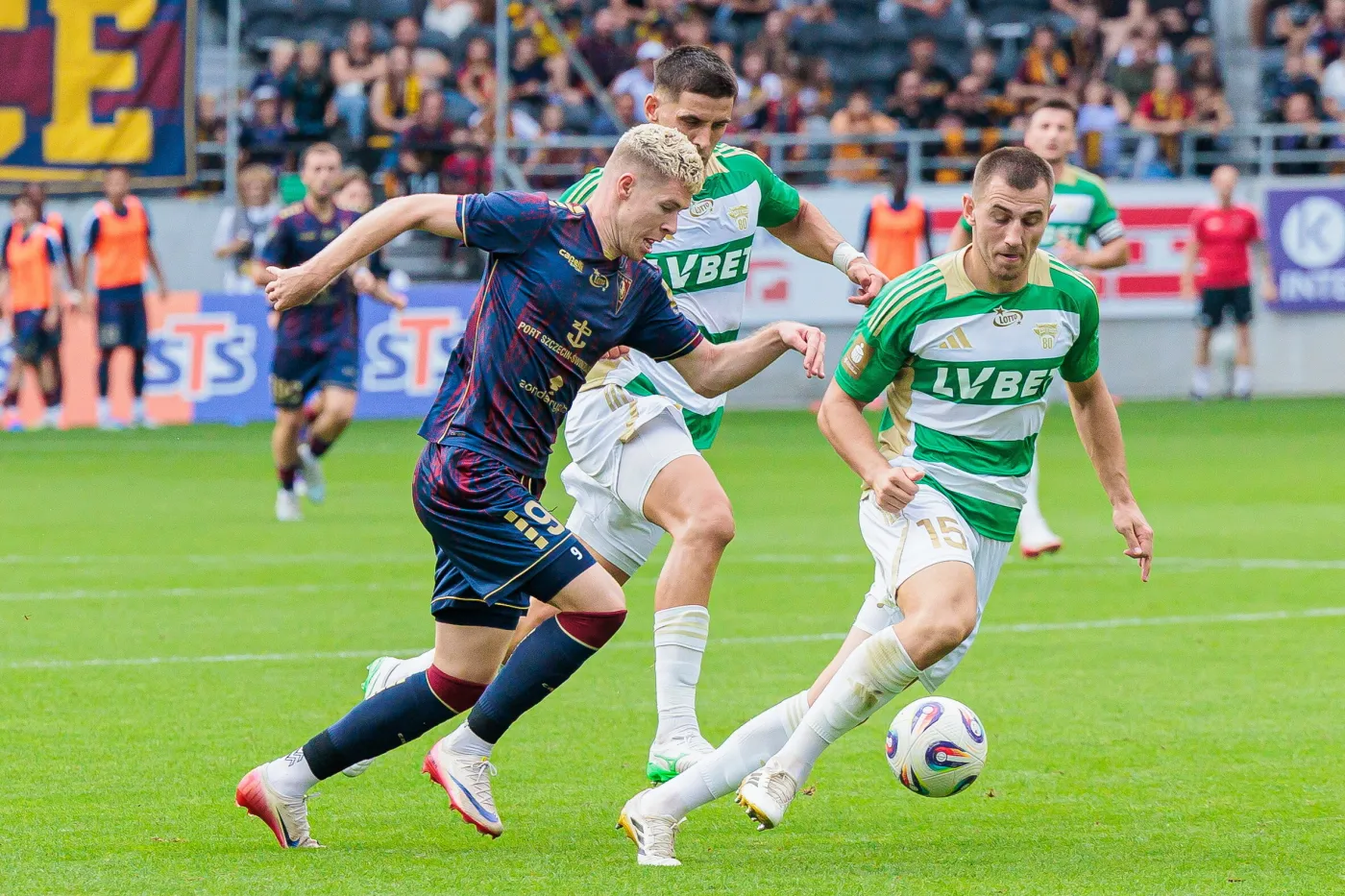 Najpiękniejsza bramka weekendu padła w meczu Pogoń - Lechia. Kosmiczne "nożyce" Molnara