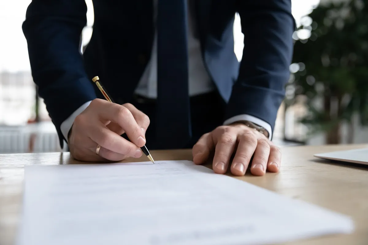 Ochrona przedemerytalna. Spełnienie tych warunków chroni seniora przed zwolnieniem