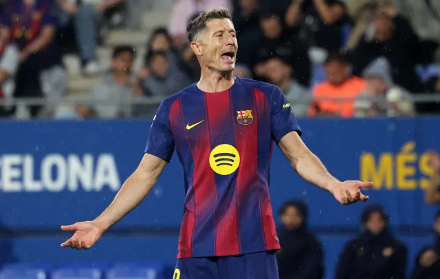 Lewandowski "złym policjantem" w Barcelonie. Nie dostał poparcia od kolegów z drużyny