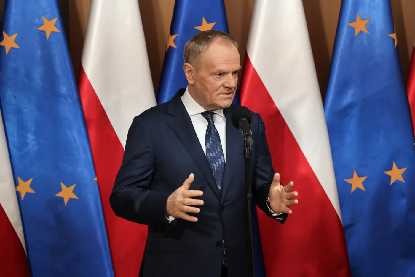 Tusk przed spotkaniem w Paryżu: Tylko wspólna presja Europy i USA może zmusić Rosję