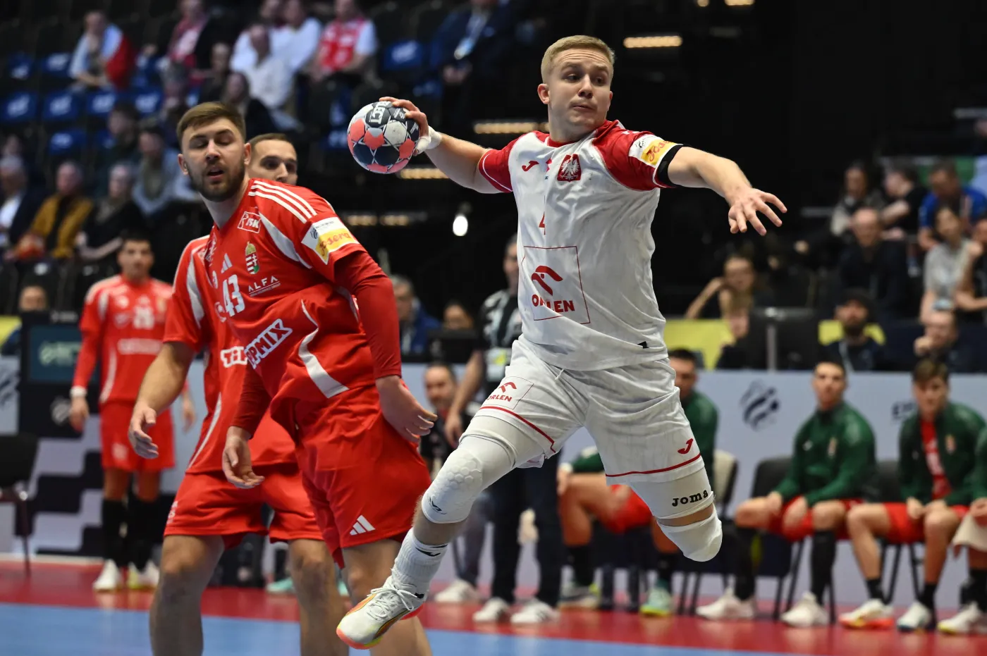 ME piłkarzy ręcznych. Zgodnie z przewidywaniami. Polacy zaczęli od porażki z Węgrami