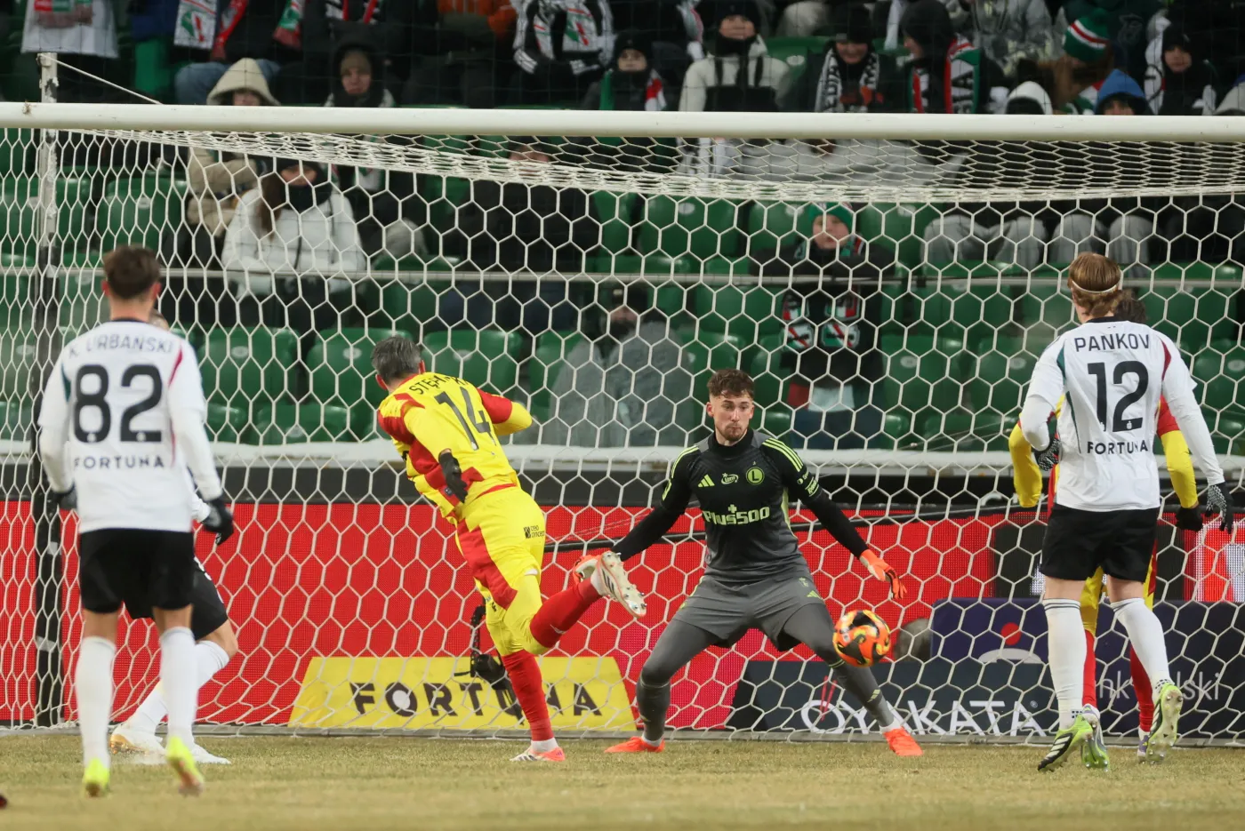 Koszmarny debiut Papszuna. W Legii zmienił się trener, ale wyniki zostały po staremu