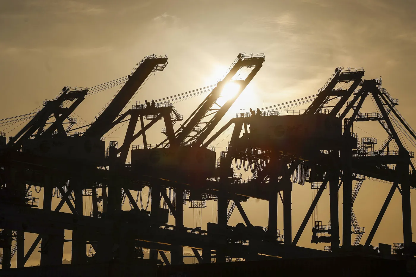 Ekspert zwiastuje światowy kryzys. "Wytrzymamy najdłużej trzy tygodnie"