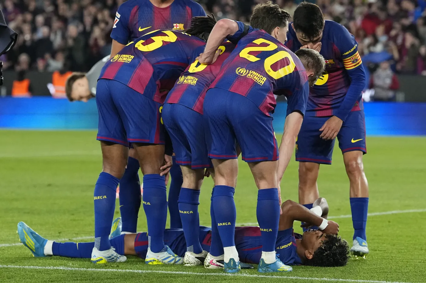 Przerwany mecz Barcelony. Dramat na trybunach, kontuzja Yamala i skromne zwycięstwo