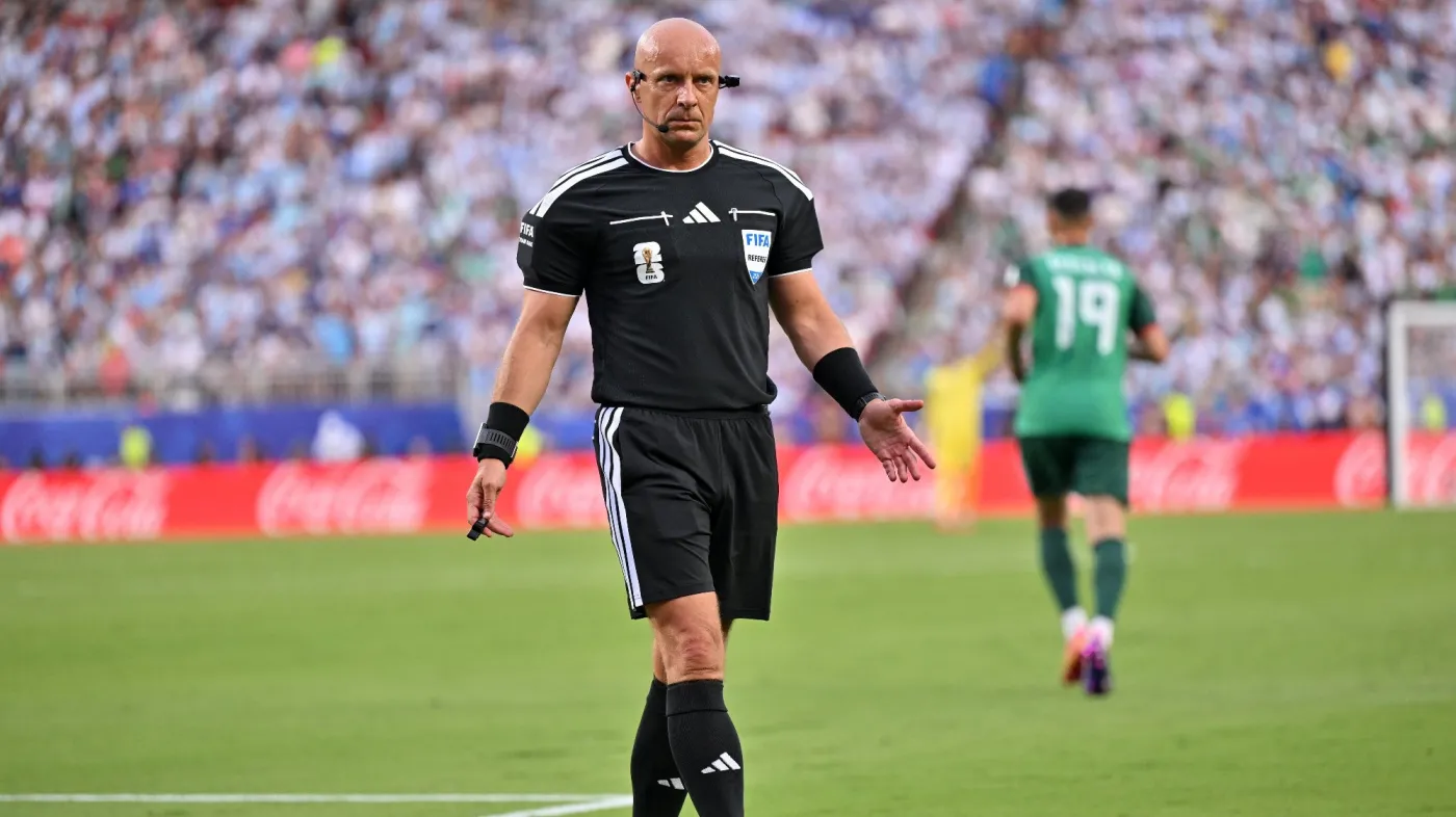 Marciniak w ogniu krytyki. Polski arbiter powinien ukarać Messiego czerwoną kartką