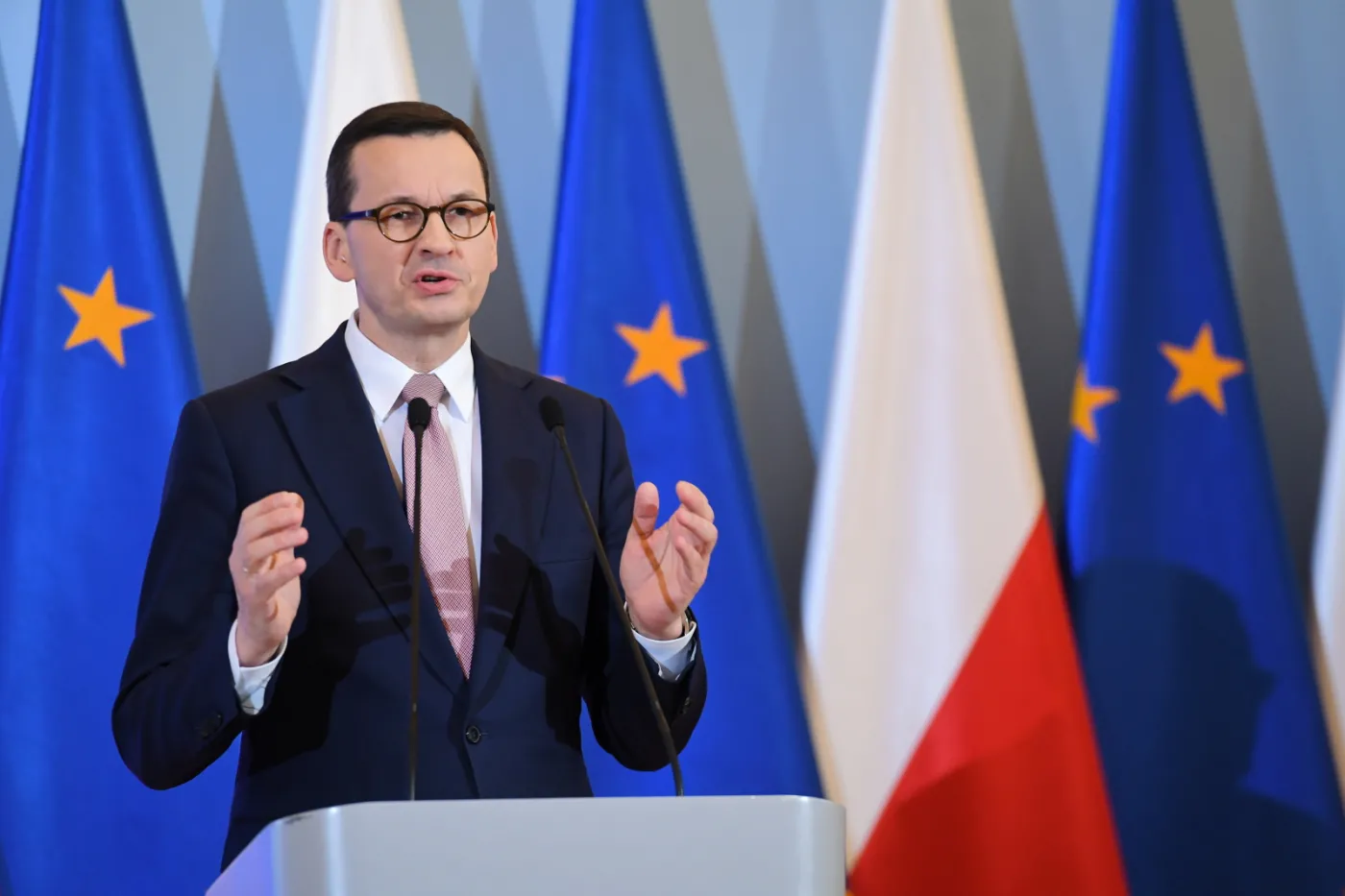 szef-rzadu-mateusz-morawiecki-oglosil-wprowadzenie-stanu-zagrozenia-epidemicznego-12611280.jpg