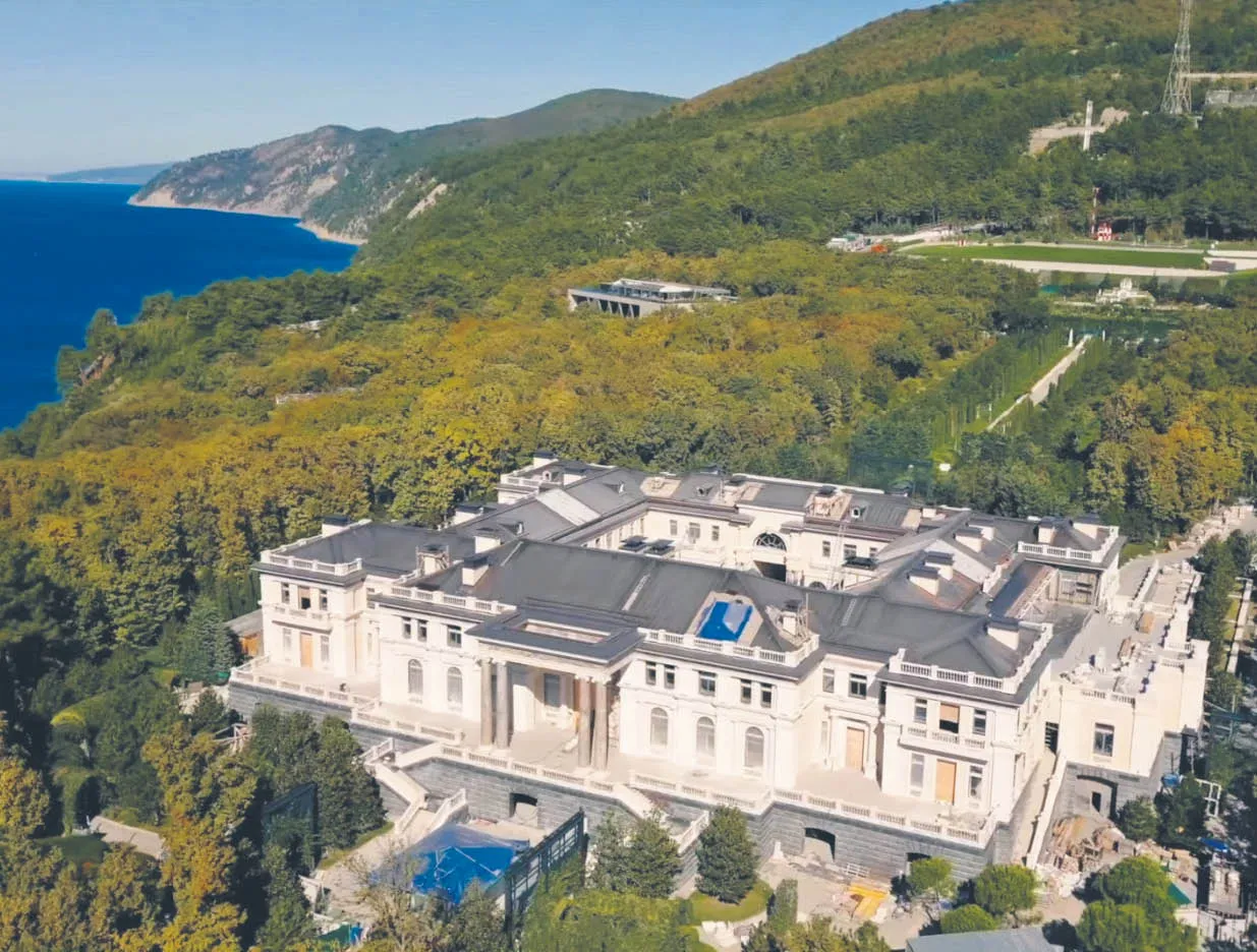 Nowe fakty o "Pałacu Putina": Pod domem całe mrowisko wykute w skale