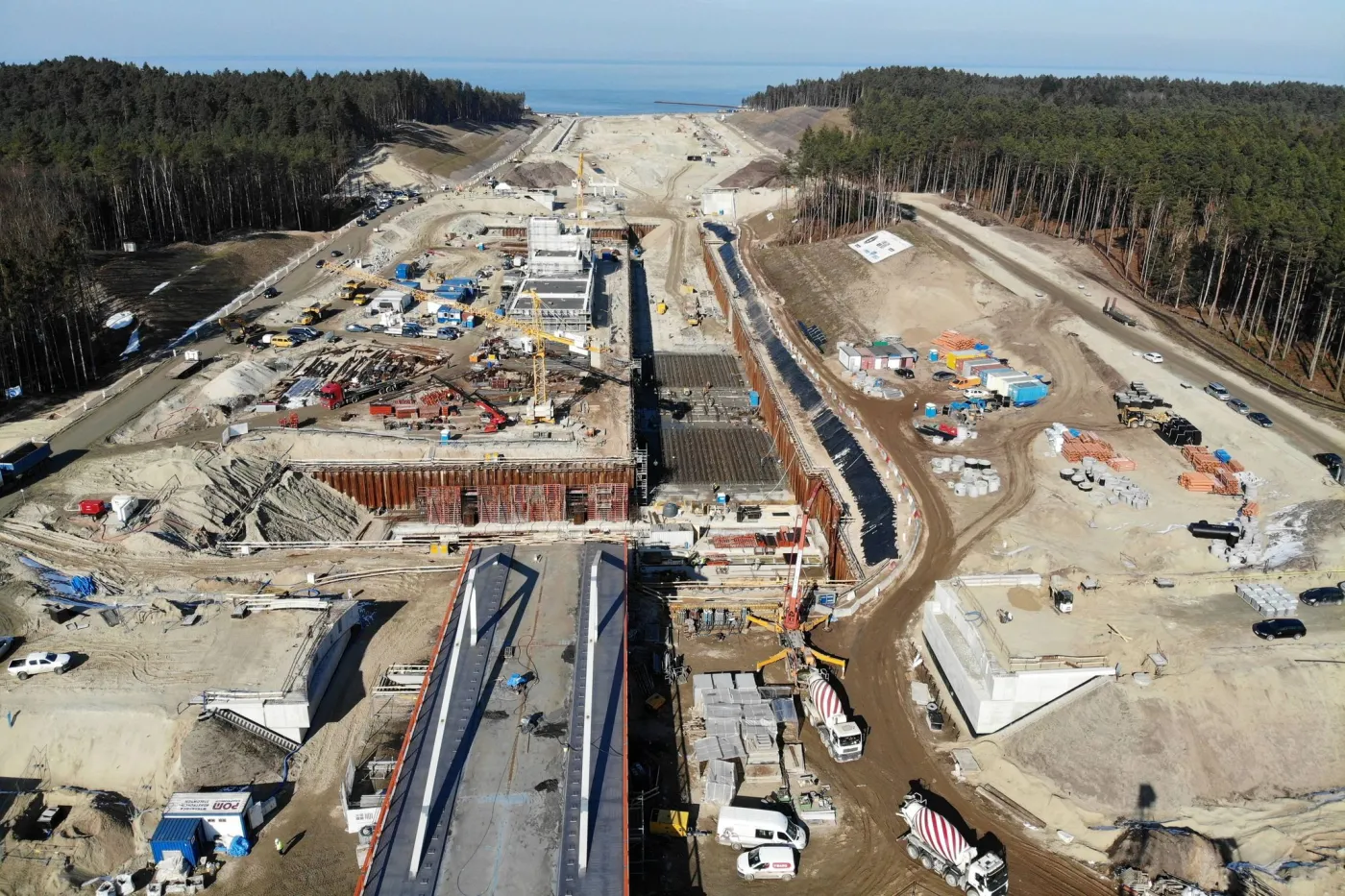 Wzmocniona ochrona przekopu Mierzei. Na budowę zakradają się poszukiwacze bursztynu