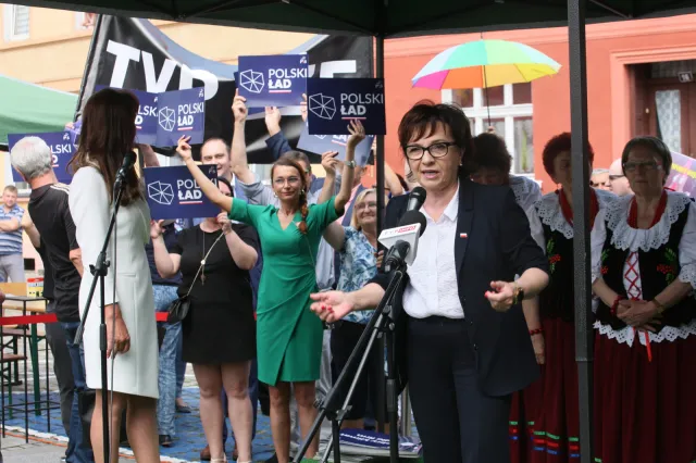 "Tu jest Polska, a nie Unia". Starcie marszałek Witek z "grupą krzykaczy"