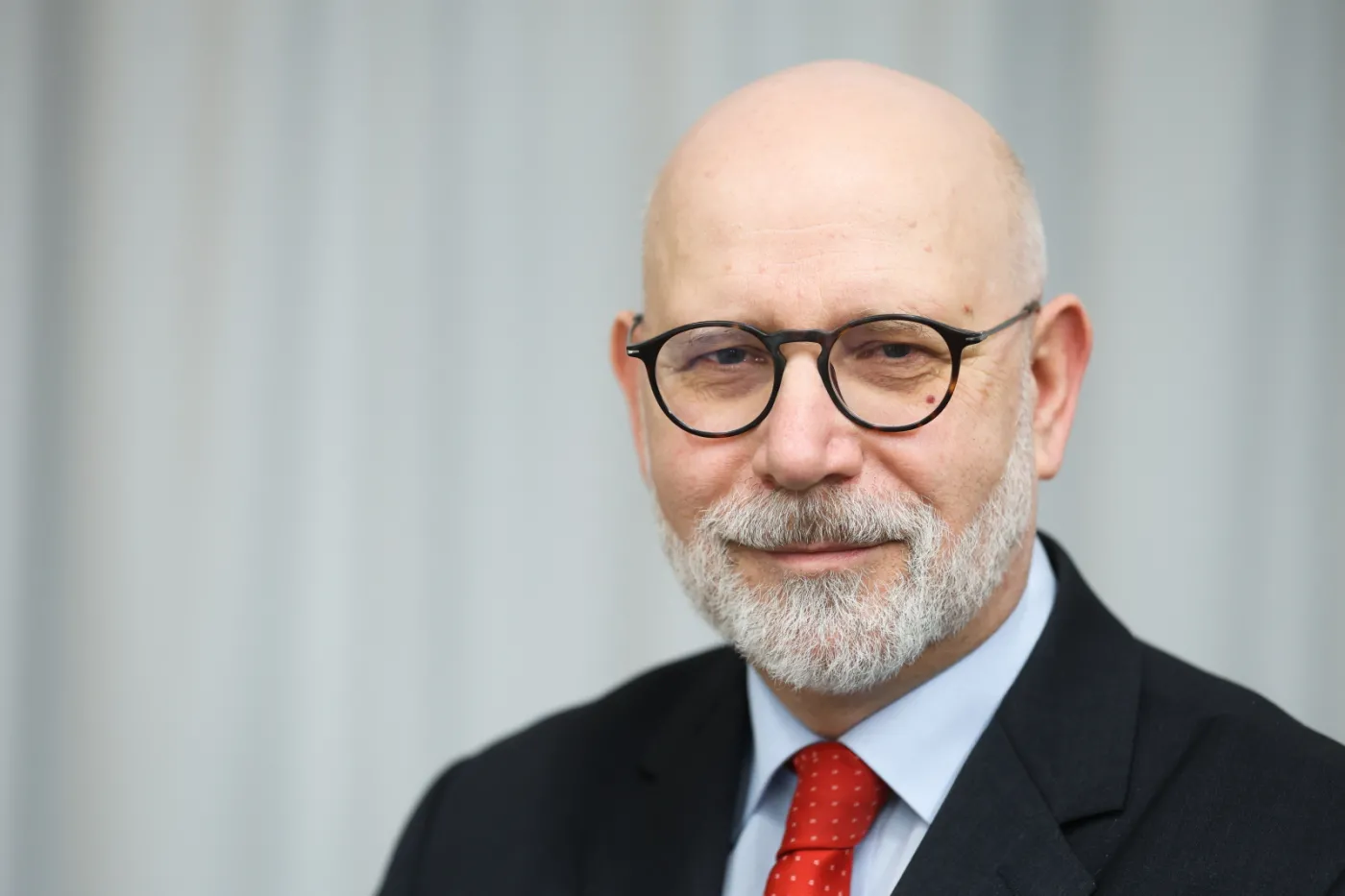 Szef KRRiT o konsekwencjach niezgłoszenia działalności przez twórców wideo. "Kara nie będzie dotkliwa".