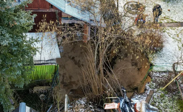 Zapadliska w Trzebini. Rozpoczęto prace stabilizujące teren