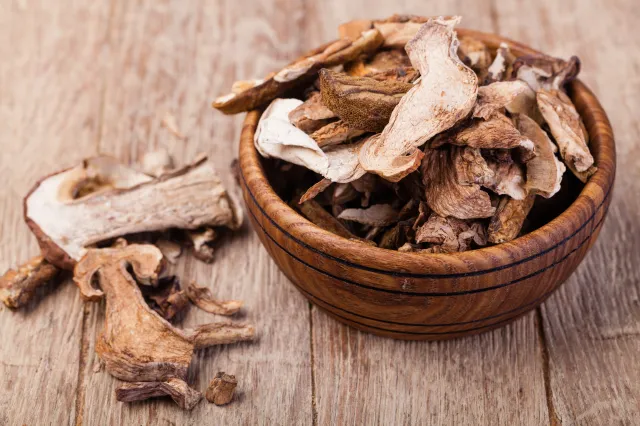 To ważny składnik świątecznych potraw. Jak suszyć grzyby? [PORADY]