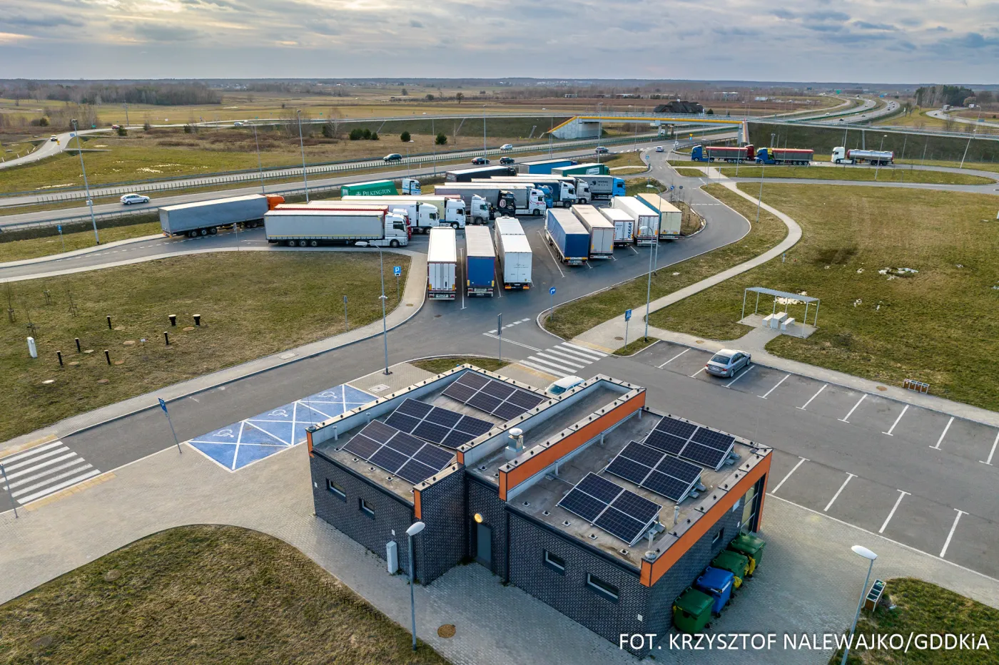 Okradali kierowców na przydrożnych parkingach. Czeka ich surowa kara