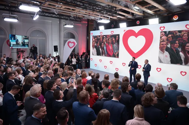 "Czerwona kartka dla PO". Politolog nie zostawia suchej nitki na liderach koalicji rządzącej