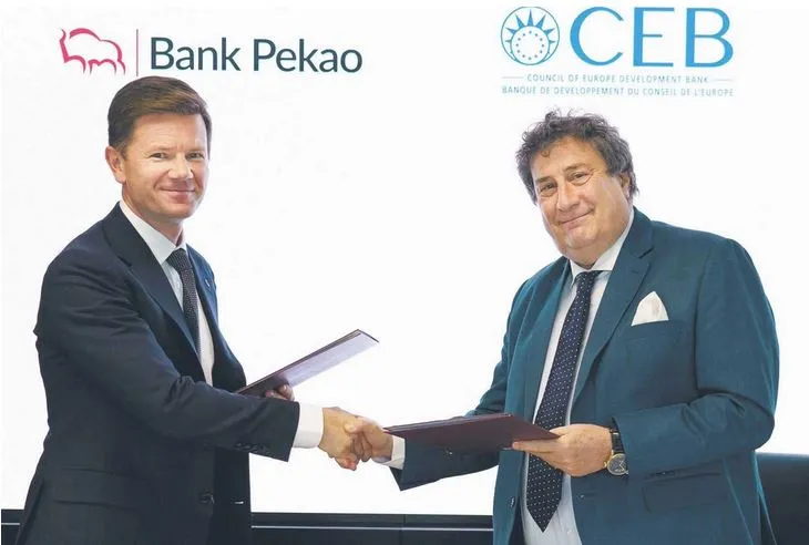 marcin-gadomski-wiceprezes-zarzadu-banku-pekao-sa-i-carlo-monticelli-gubernator-ceb-38238825.jpg