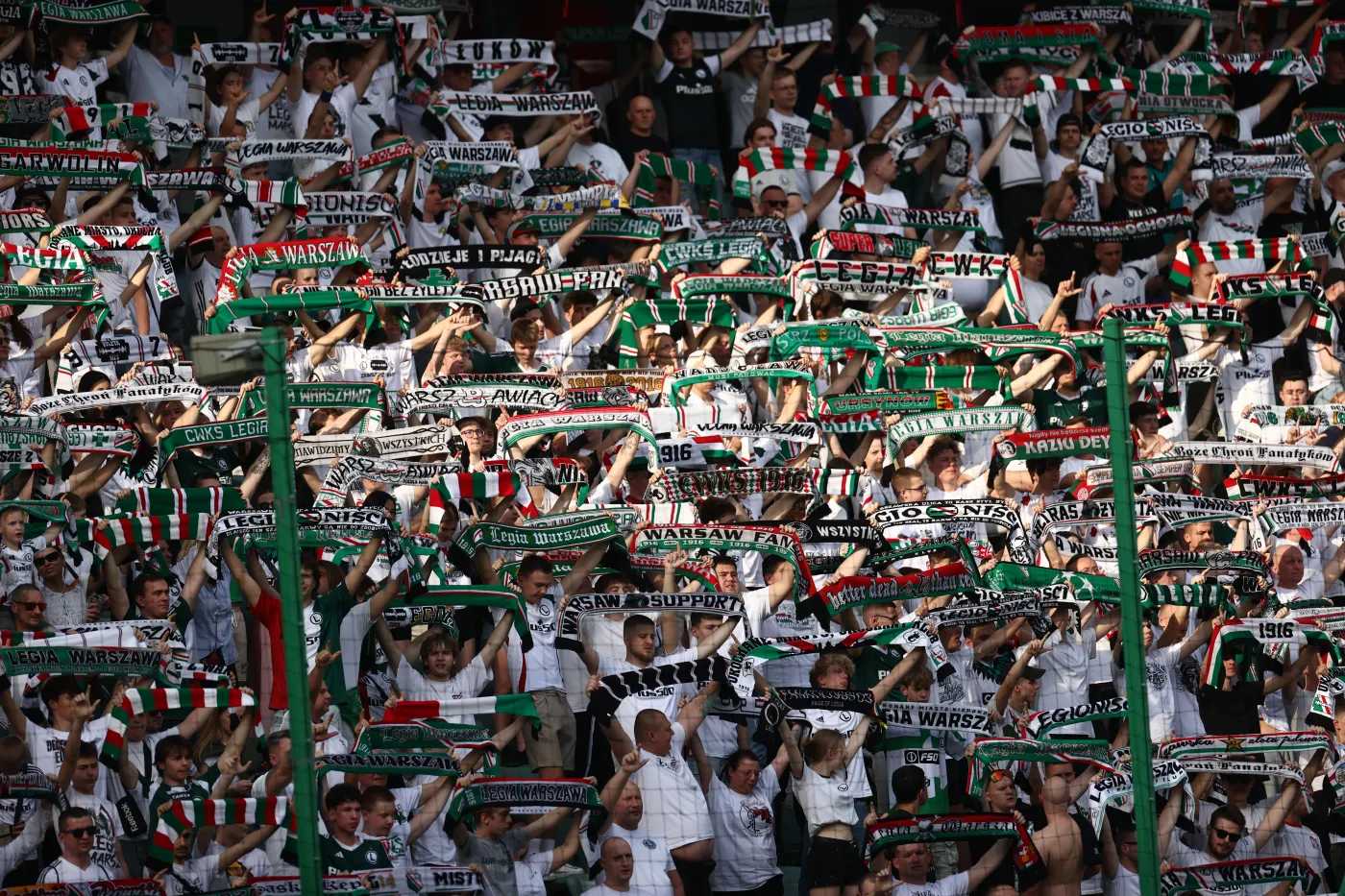 Legia znów ukarana za wybryki kibiców. Stadion przy Łazienkowskiej częściowo zamknięty