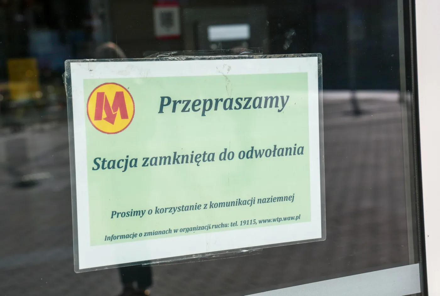 Na stacji metro Racławicka znowu pojawił się dym. Co z kursowaniem pociągów?