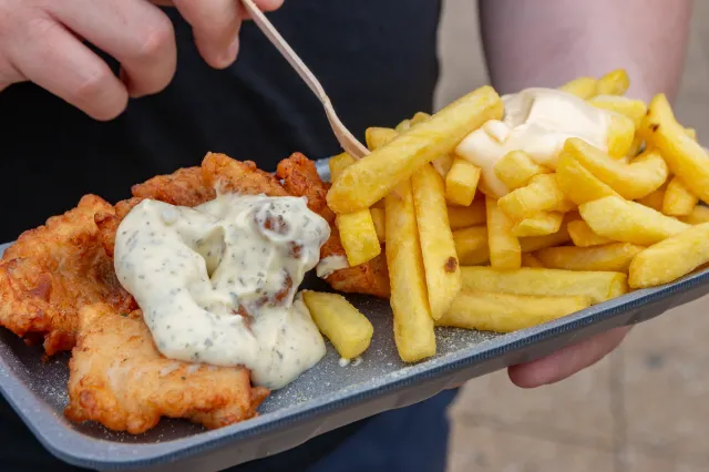 Tak oszukują w smażalniach nad morzem. Znany kucharz odkrywa prawdę