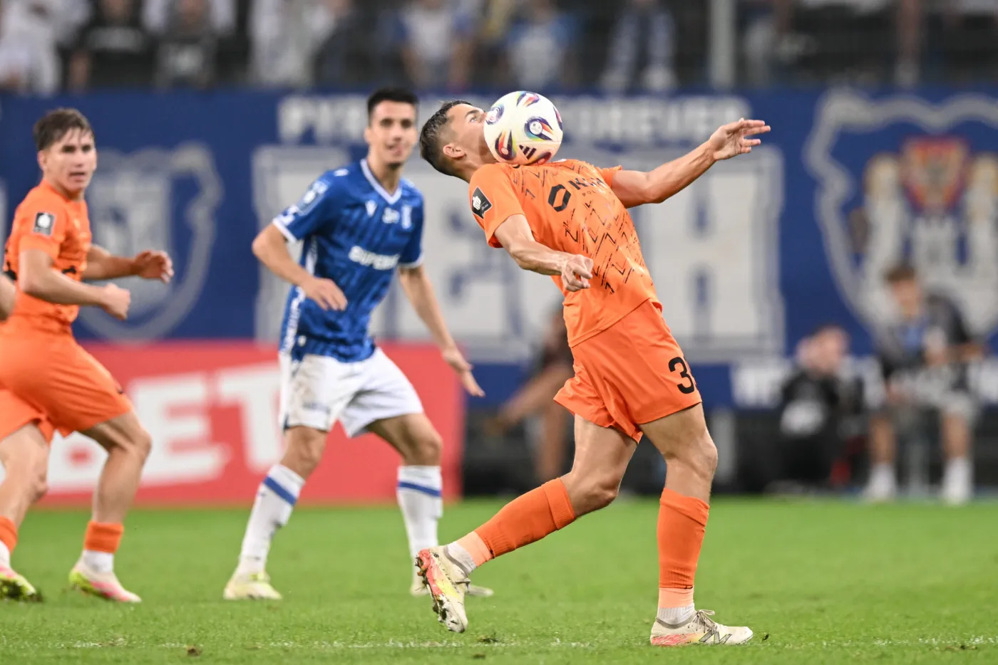 Ławniczak strzelił najpiękniejszego gola w karierze. Sensacyjna porażka Lecha Poznań