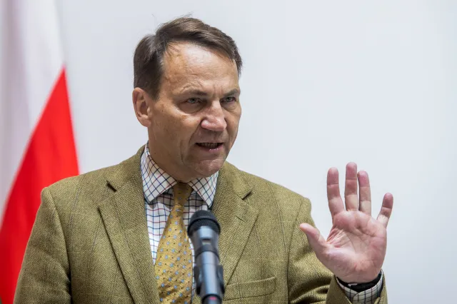 Radosław Sikorski stanowczo o naruszeniu przestrzeni powietrznej Polski. "Rosja kłamie"