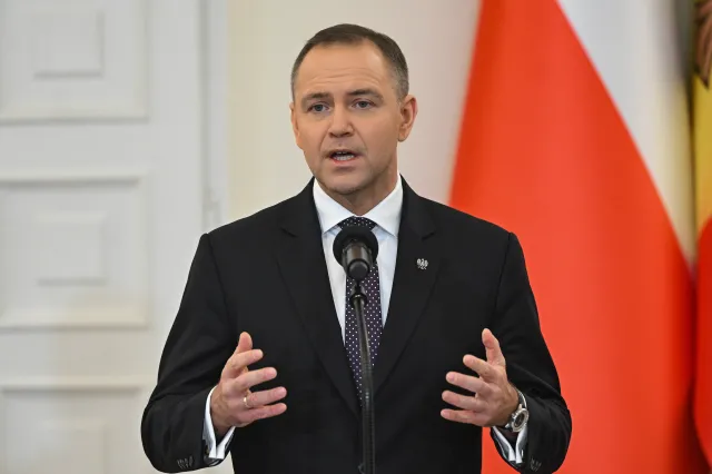 Spór o doktorat  Karola Nawrockiego zakończony w sądzie. Recenzje trafiły do sieci