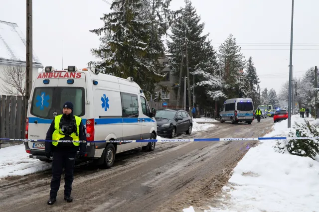 Zabił rodziców, psy i zabarykadował się w domu. Kontrterroryści zatrzymali mężczyznę