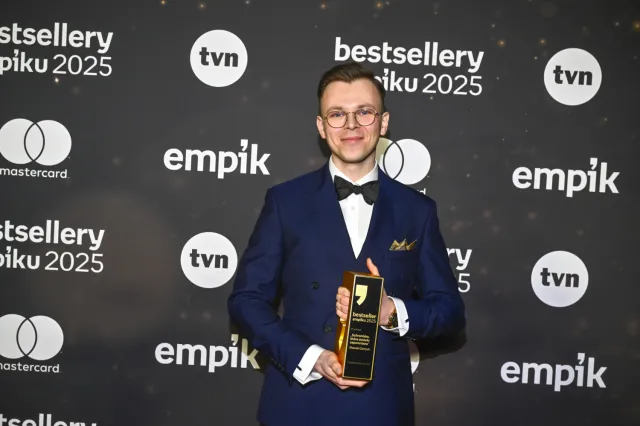 Trafił na listę "najbardziej poczytnych autorów". Polacy zaczytują się w jego książkach