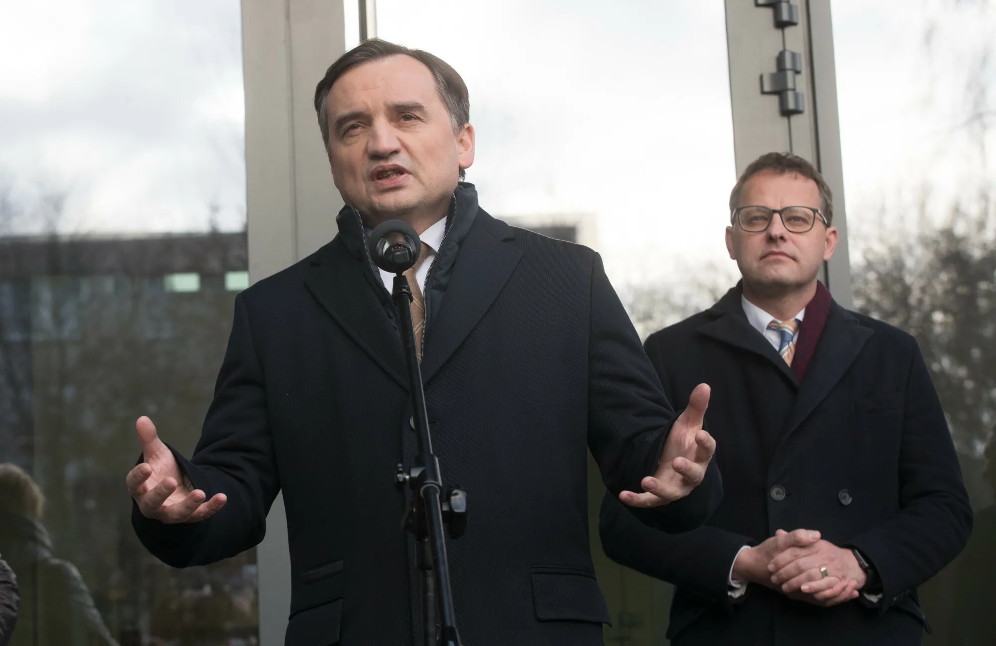 Ziobro i Romanowski. Co dalej po wyborach? Szybka ekstradycja z Węgier mało realna