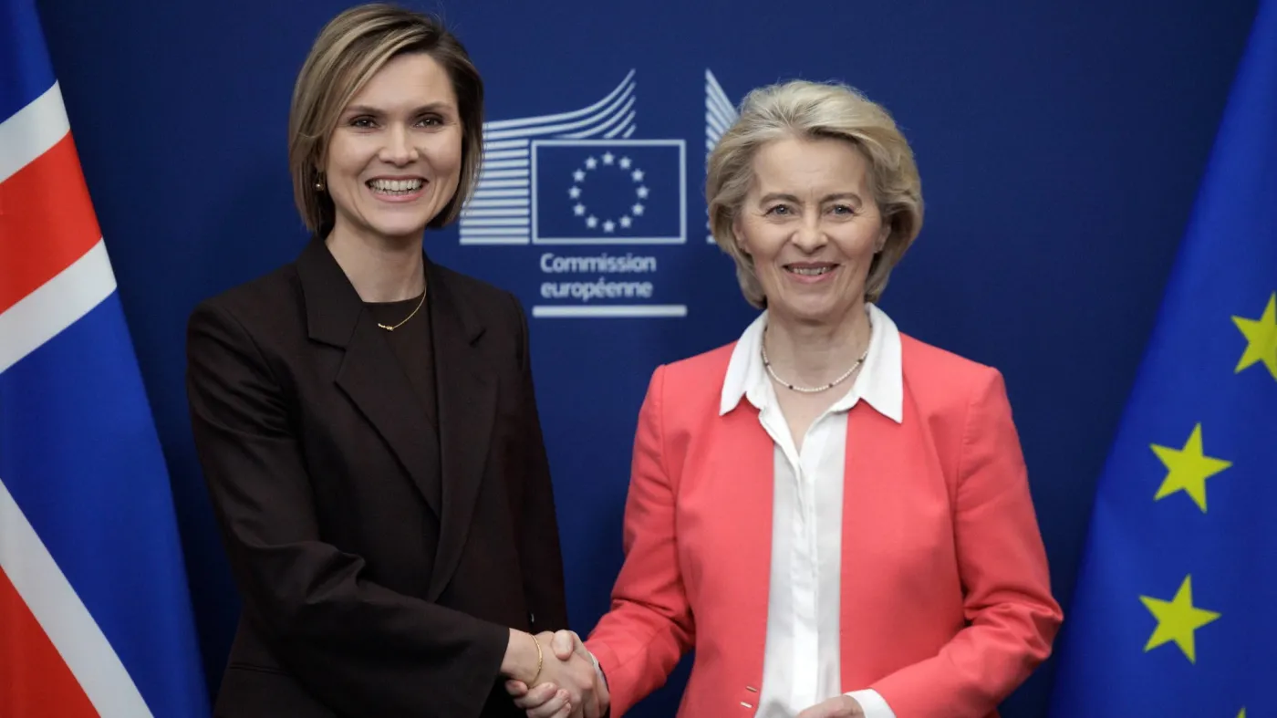 Premierka Islandii Kristrun Frostadottir i szefowa KE Ursula von der Leyen