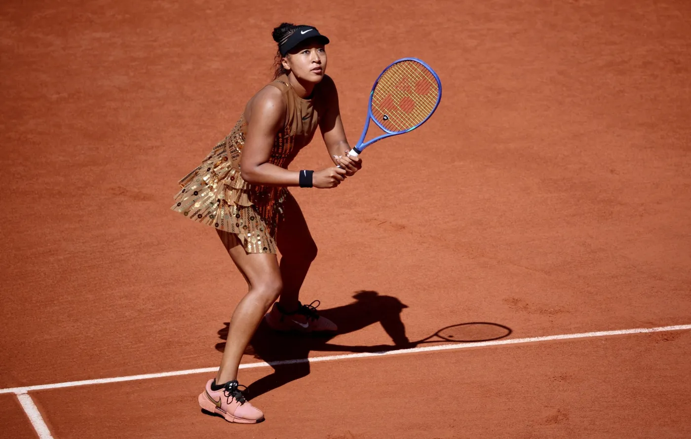 naomi-osaka-zadziwila-strojem-na-roland-garros-japonka-na-kort-weszla-cala-na-zloto-39155547.jpg