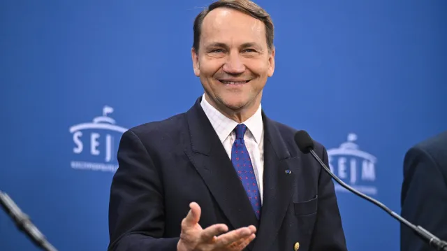 Sikorski trzyma kciuki za prezydenta Nawrockiego. Życzy mu awansu do półfinału