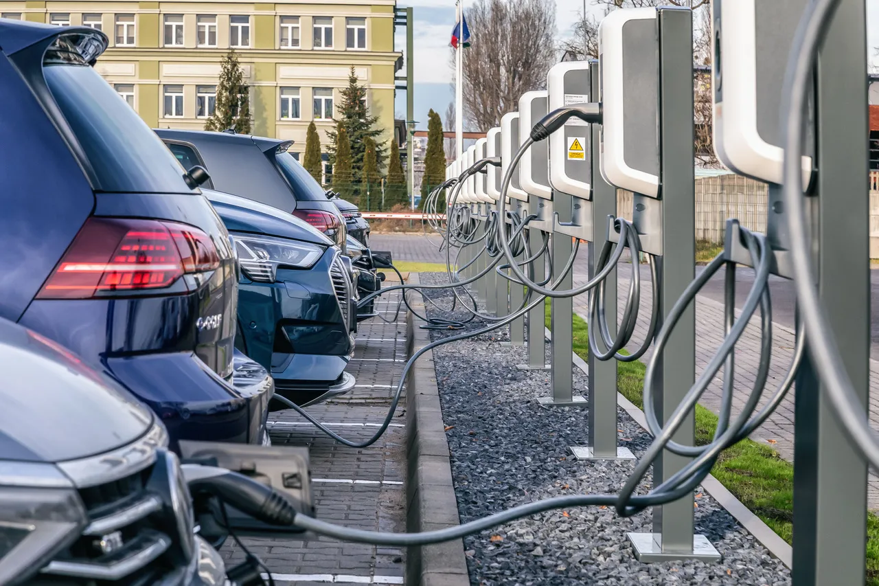 grupa-volkswagen-to-samochody-elektryczne-i-hybrydowe-vw-audi-porsche-skoda-i-seat-12590075.jpeg