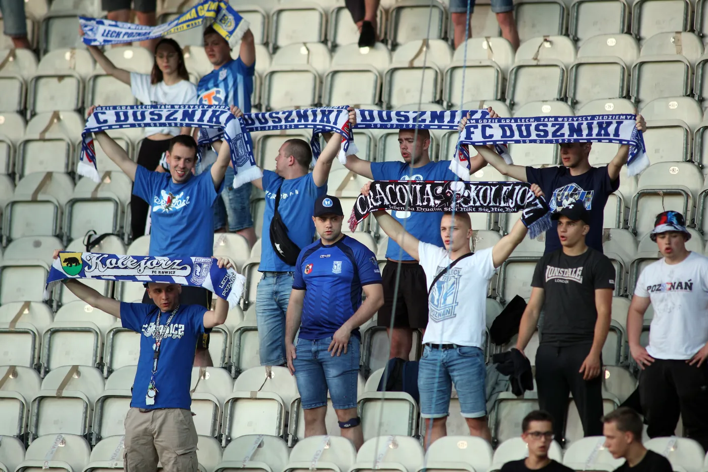 Kibice Lecha Poznań podczas meczu grupy mistrzowskiej piłkarskiej Ekstraklasy z Cracovią