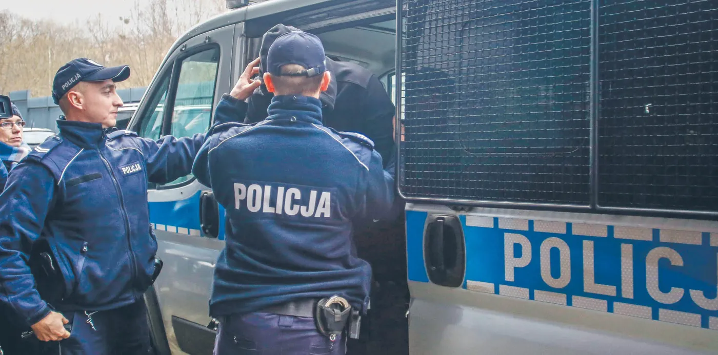 Petardą i okrzykami zakłócili demonstrację przeciw przemocy wobec LGBT. Dostali mandaty