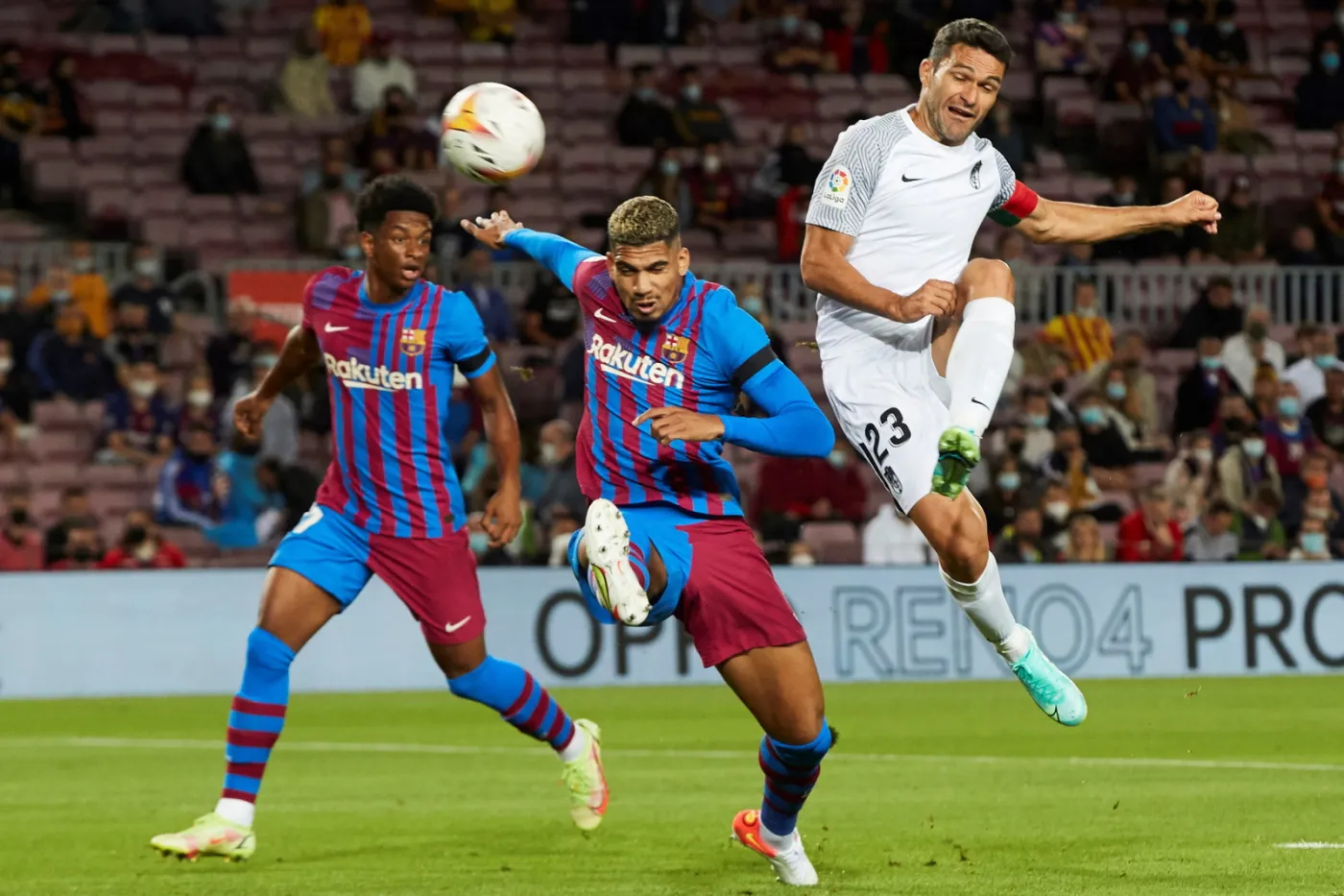 Barcelona bliska kompromitacji z Granadą. Obrońca bohaterem