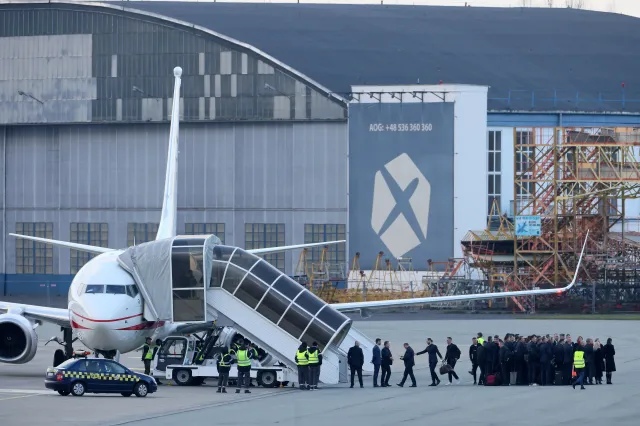 Piłkarska reprezentacja Polski odleciała z Warszawy do Kataru [WIDEO]