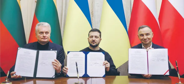 Spotkanie Zełenski-Duda. Do ostatniej chwili zdejmowano czerwono-czarne flagi, by nie dawać paliwa narodowcom [OPINIA]