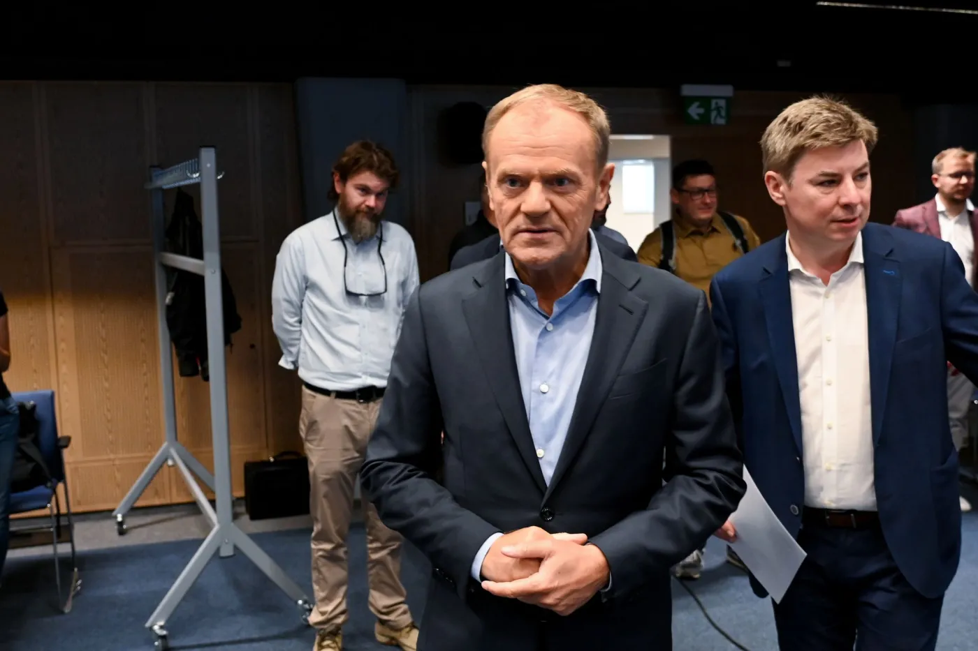 Przewodniczący Platformy Obywatelskiej Donald Tusk oraz rzecznik prasowy PO Jan Grabiec 