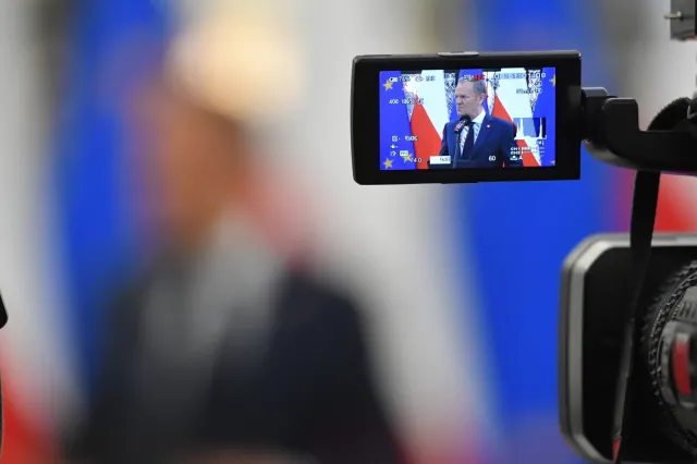 "Ta kombinacja jest głupia, bardzo niekompetentna". Tusk stanowczo dementuje pogłoski