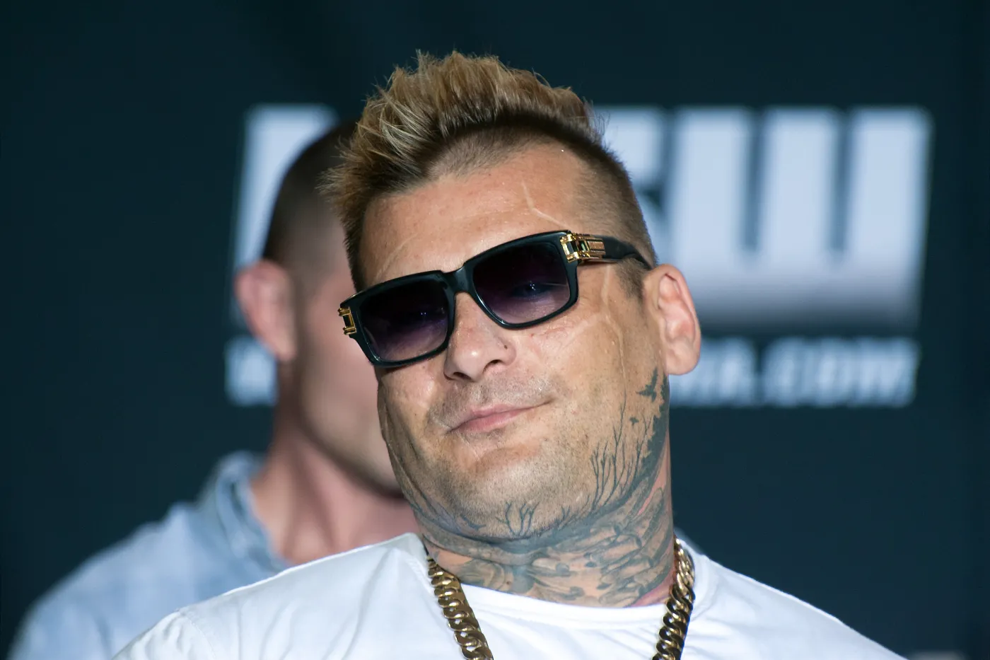 27 sekund - tyle trwała pierwsza walka Popka na gołe pięści [WIDEO]