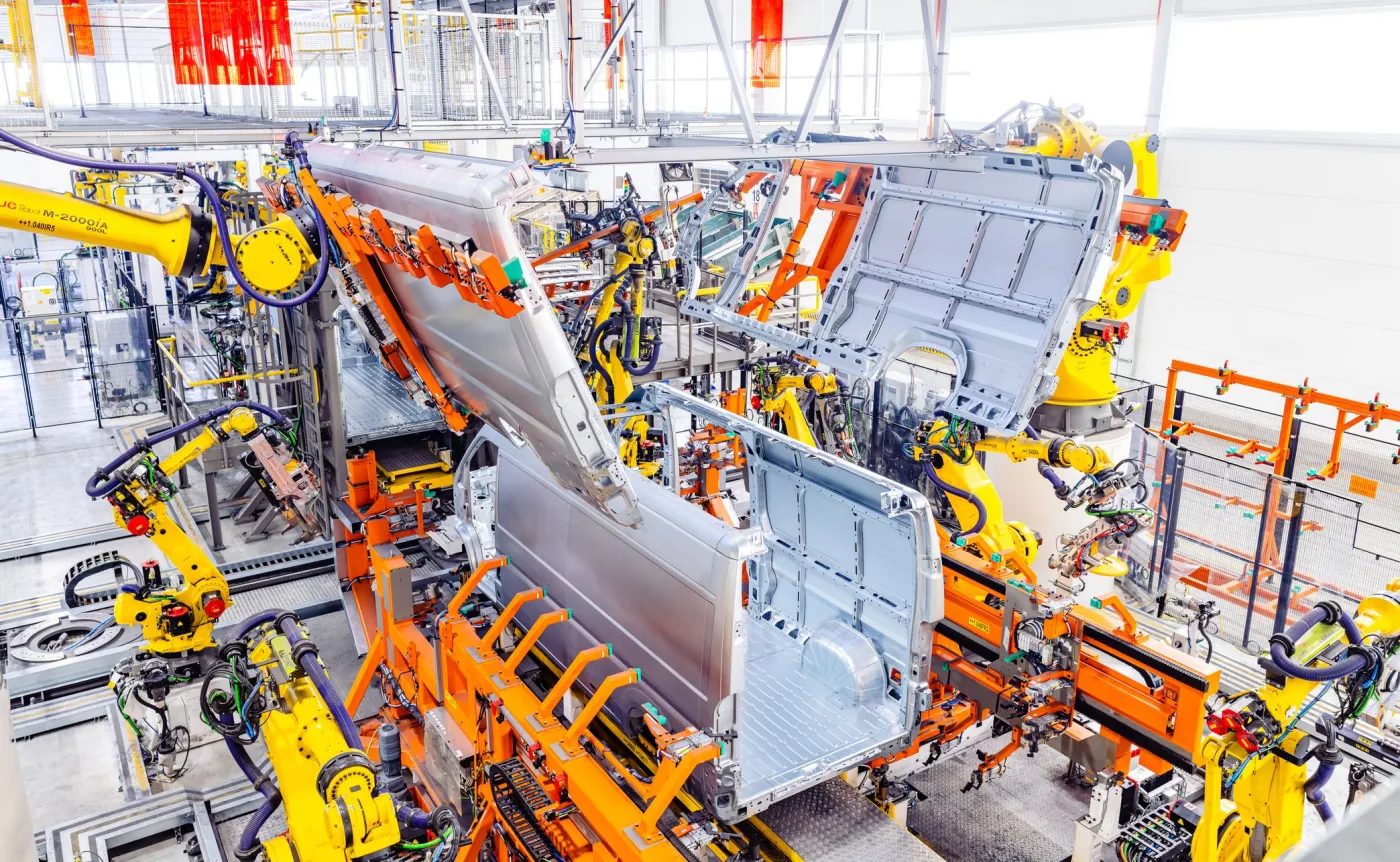 stellantis-uruchomil-w-gliwicach-produkcje-duzych-elektrycznych-samochodow-dostawczych-38060808.jpg