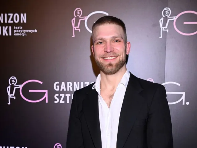 Zagrał główną rolę w najnowszym serialu Netflixa. Kim jest Piotr Witkowski?